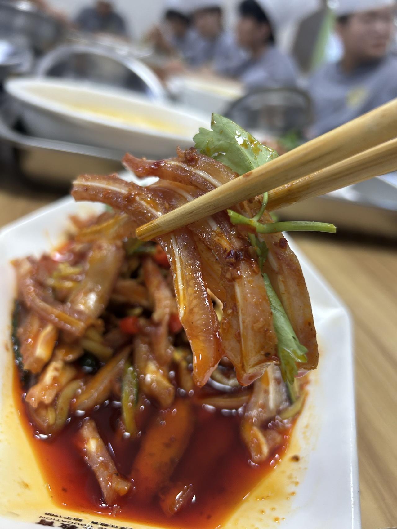 这盘菜看起来真够辣的！家常菜硬菜下饭菜