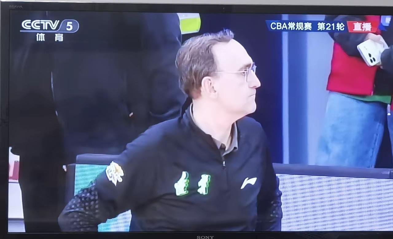 奇葩的乌戈洛佩斯！辽宁队客场以75比82不敌吉林队，诡异的是乌戈的用人和派兵布阵