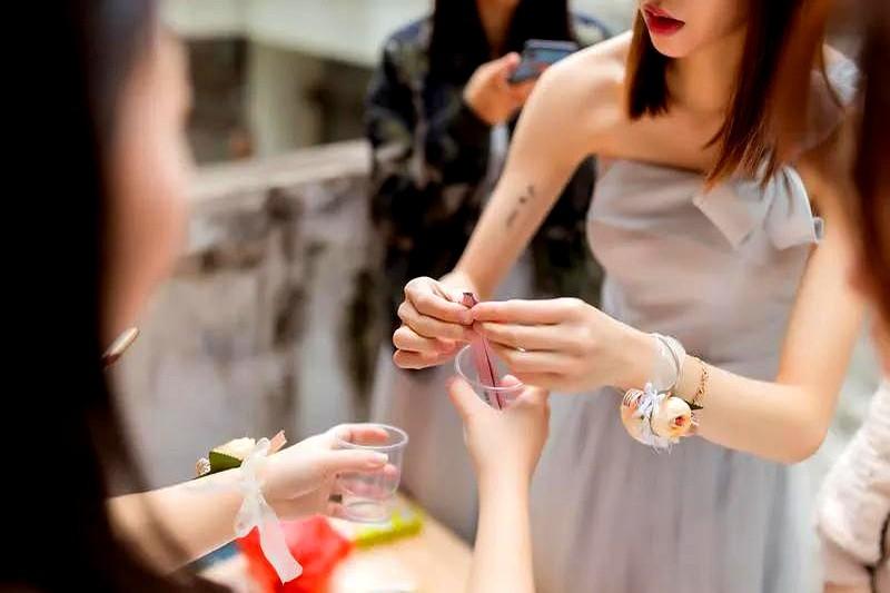 为什么说男方给了彩礼越多，那么离婚的就越快呢原因其实挺有意思的。以前老一辈结