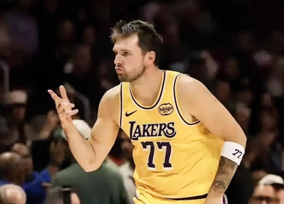 NBA常规赛已接近尾声，5项数据榜之王分别是得分王：东契奇，场均33.4分。