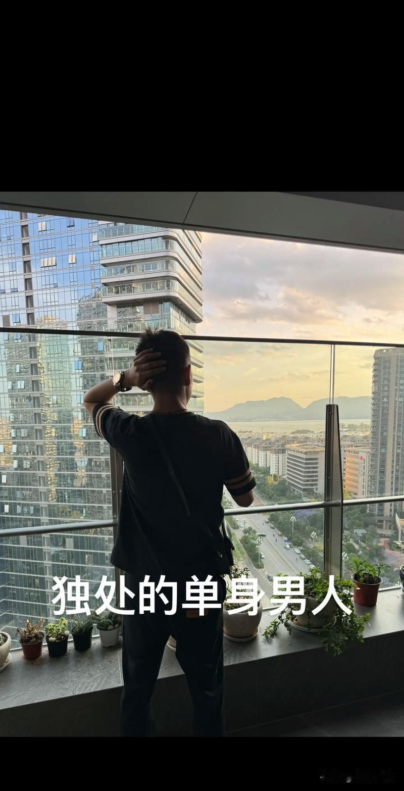 我真庆幸自己没有结婚，上个月工资还能拿到5000多块钱。今天老板告诉我现在生意不