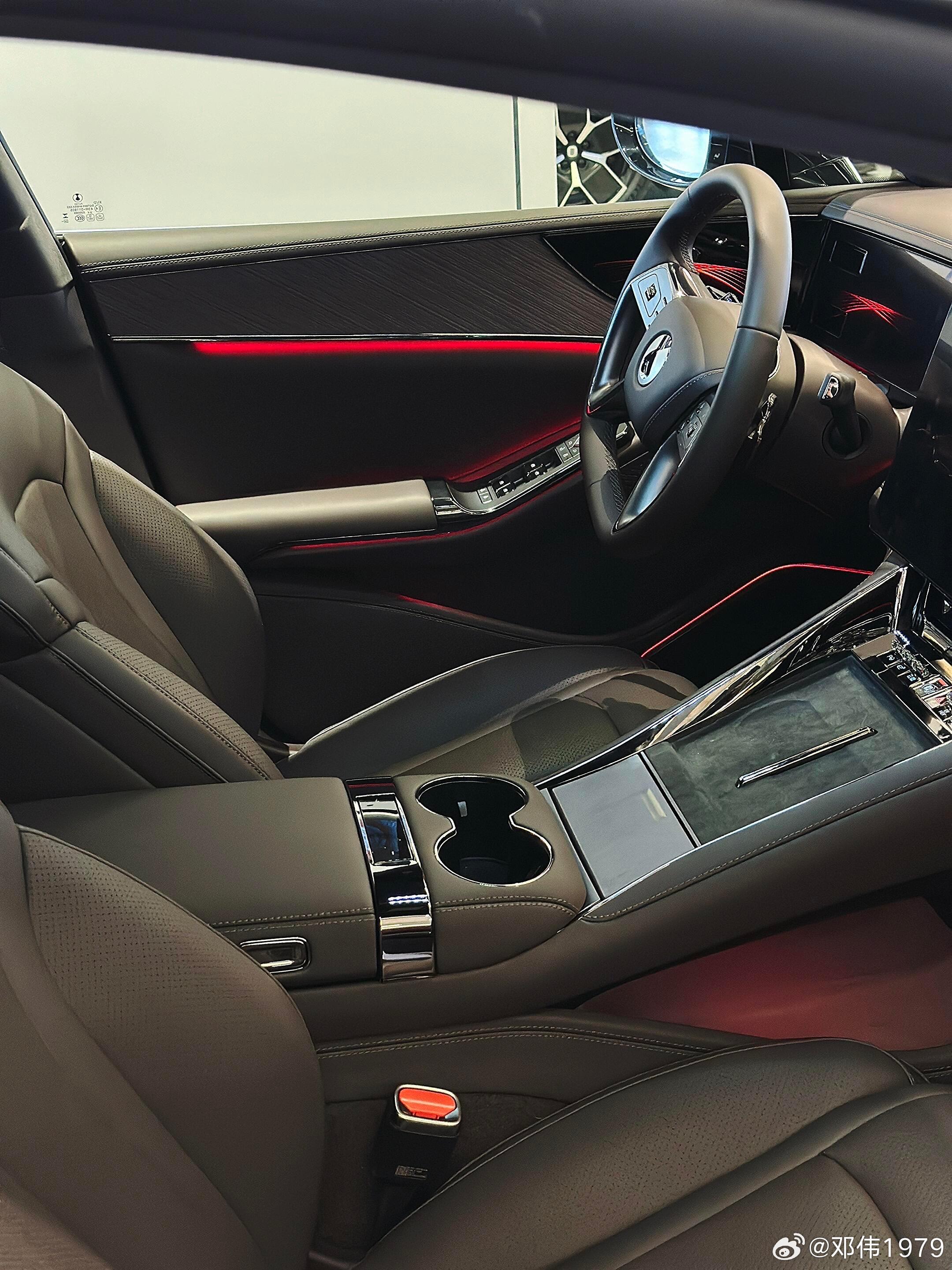 少见的白色腾势Z9挺好腾势