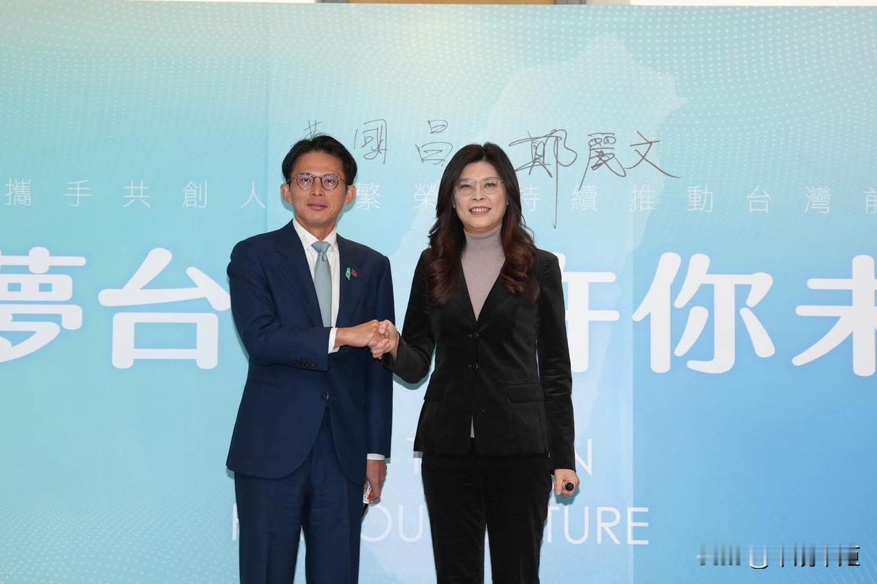 民众党主席黄国昌今（19日）在脸书发文表示，毫无反省检讨的卓荣泰，看完卓荣泰早上