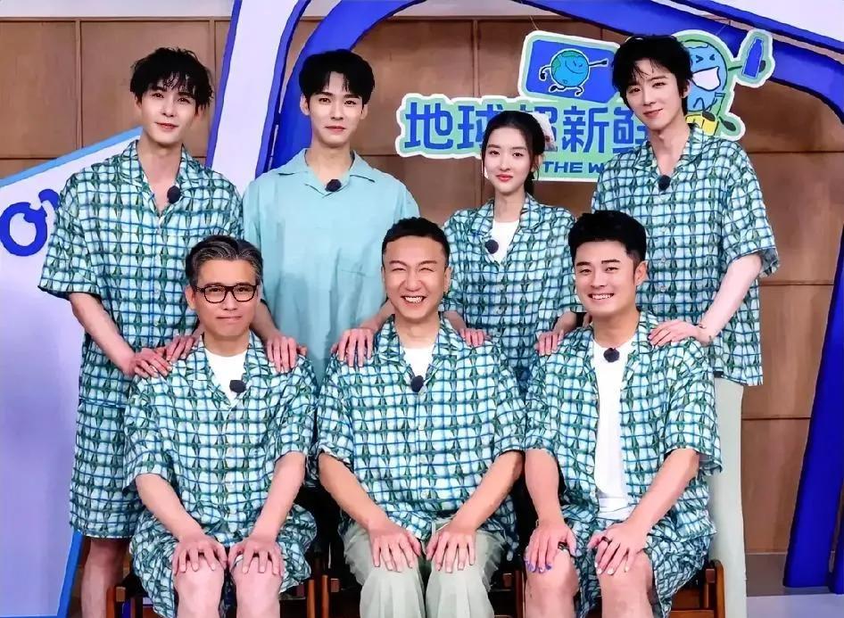 刘宇宁这颜值太被人低估了和这两大帅哥同框丝毫不逊色。同是185+的陈星旭和