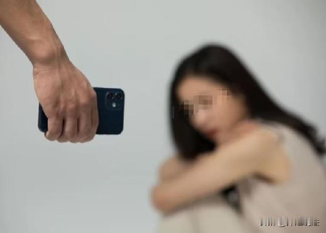 陕西汉中，男子看上一个有钱的美少妇，男子观察发现，女子独居，开着豪车，丈夫常年不
