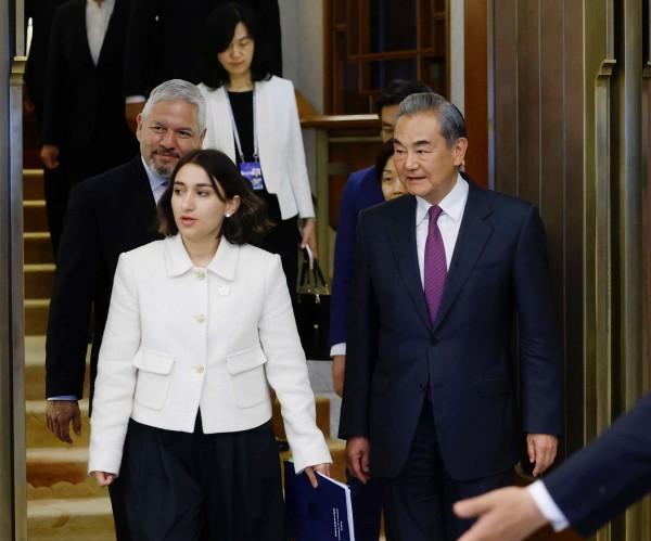 中拉论坛谈好了5月13日，外交部长王毅谈及中拉论坛第四届部长级会议取得了重要共