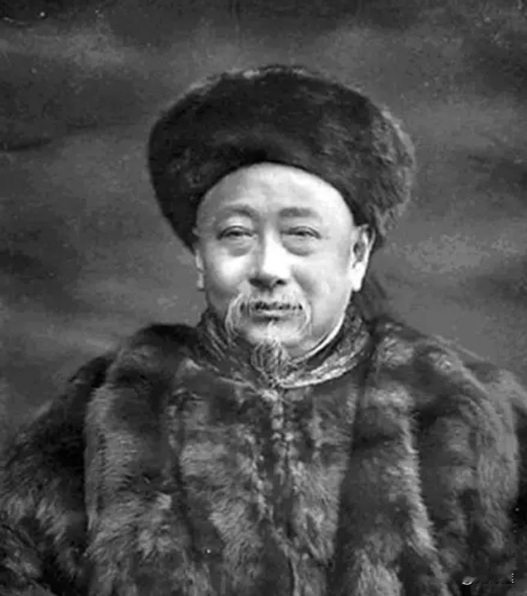 1885年9月，左宗棠在病榻上离世时，愤慨地说：“对中国来说，十个法国将军，也比