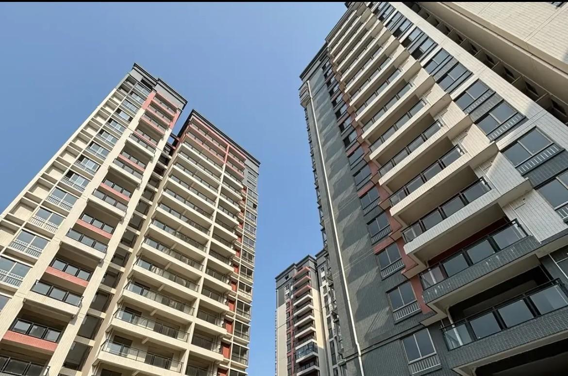 据新闻7月8日报道，江苏盐城，女子在2021年买了一套118万的房子，花了43万