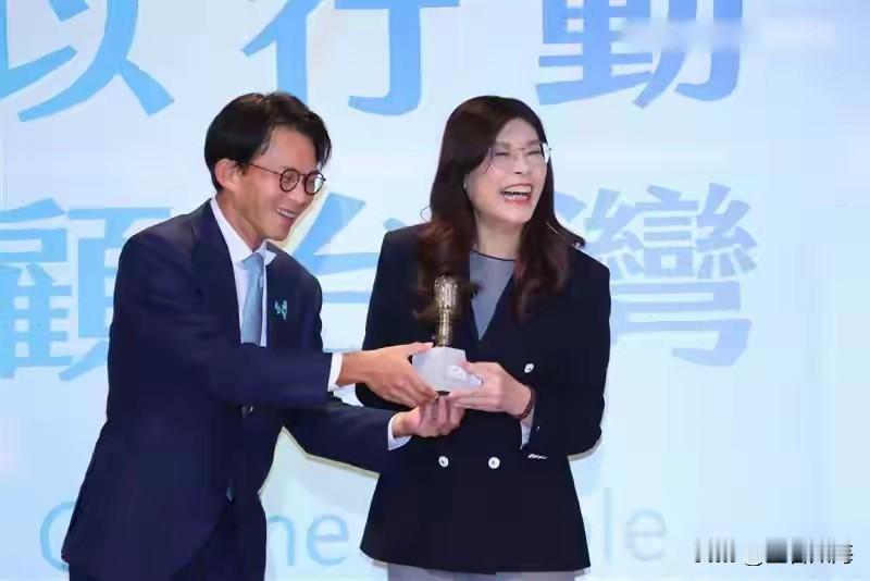 蓝白谈崩了，黄国昌宣布要在8月28日选择和盘托出，郑丽文是否会改变态度礼让竹北？