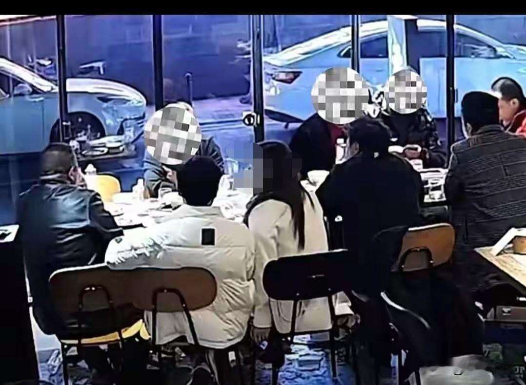 10个人聚餐跑了9个，组局人身份被扒，张某正脸照曝光，商家也准备起诉！