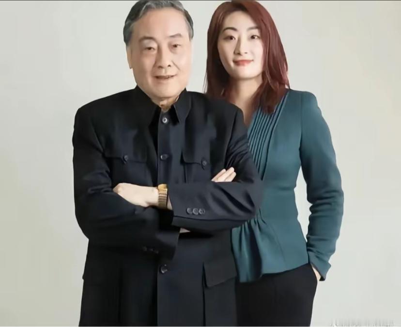又甩出一个炸裂消息！宗馥莉拿出她爸遗嘱，5年前，老爷子当着高管的面签署的，境外资
