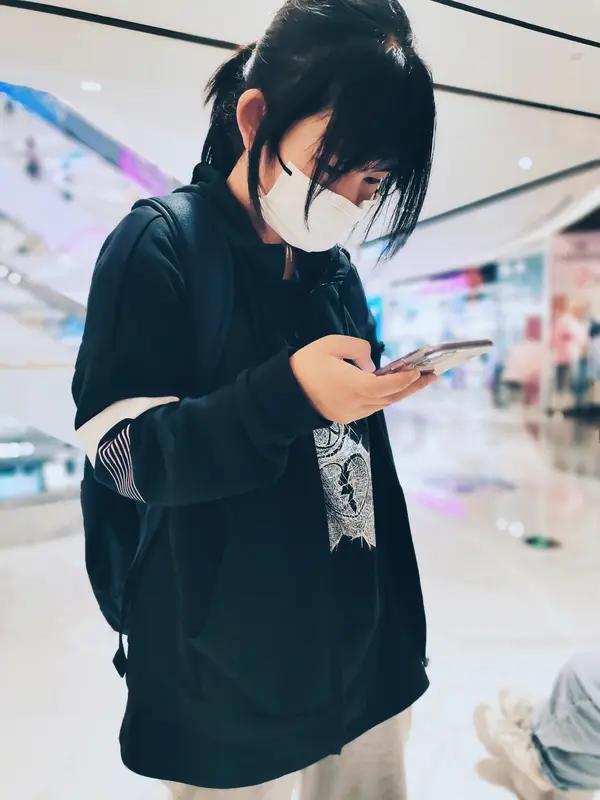 近日湖南岳阳这事儿太有意思啦！00后女子和80后妈妈前后几个月都生了宝宝，