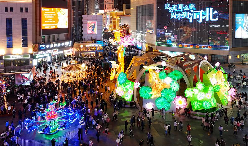 在石家庄生活了快十年，被问过无数次市中心在哪，真的没法用一个点精准概括。老辈人