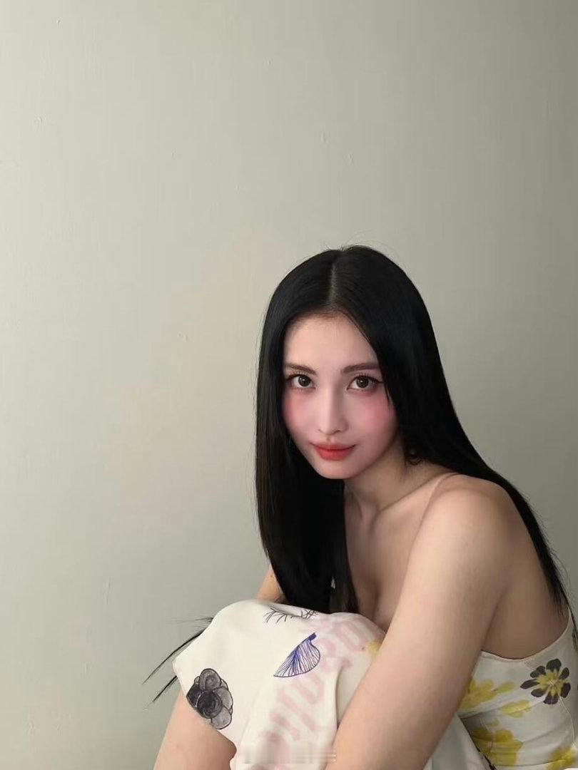 感觉她是很正统的日本美女长相