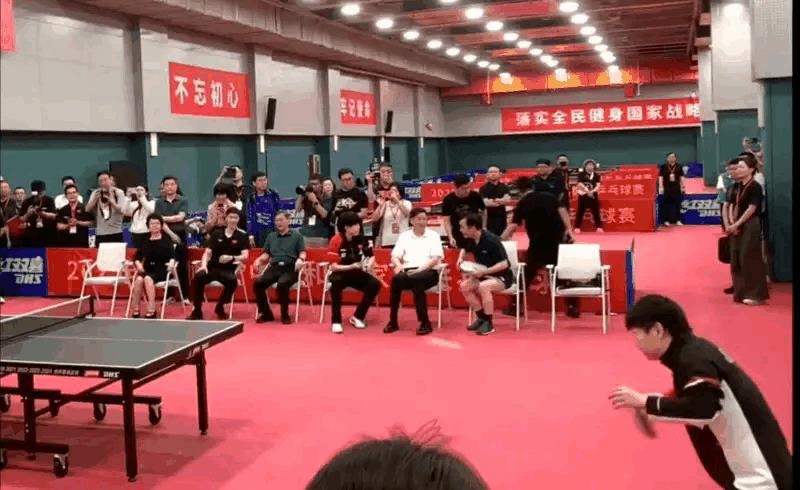 大头莎莎都很单纯，从小在乒乓球队里长大，他们不知道谁是大领导，谁和他们说话