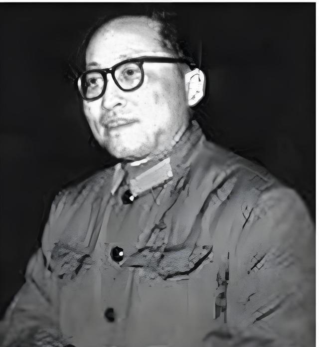 1952年，北京解放军总医院，志愿军师长问30岁女军医为啥还没成家，女医生却