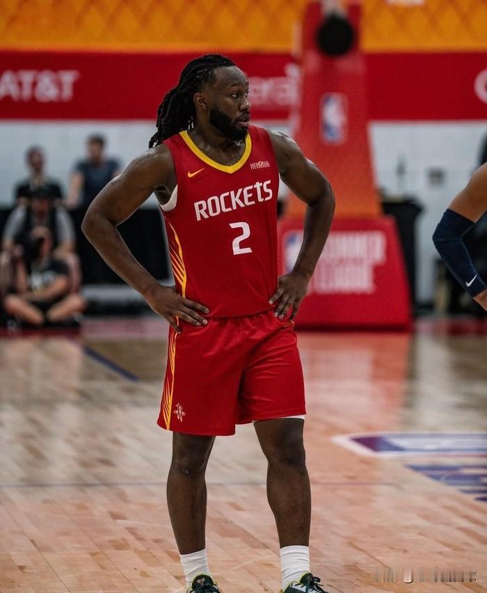 火箭31号秀桑顿真是未来不可限量！在今天火箭以90：64轻取76人的夏季联赛中，