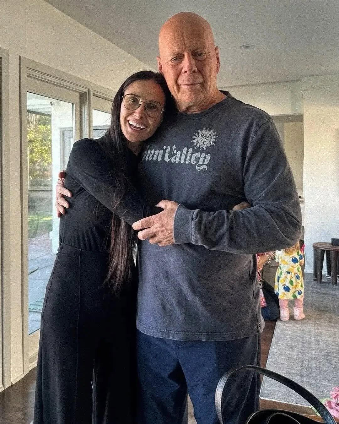 布鲁斯·威利斯（BruceWillis）与额颞叶痴呆症（FTD）抗争的最新感人