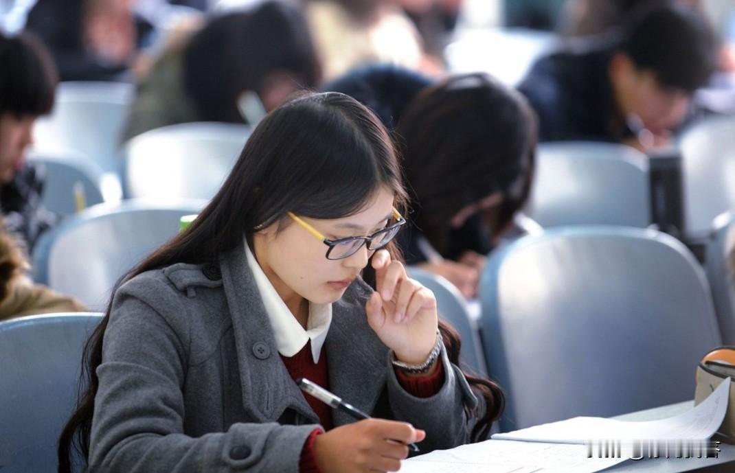 请问：县城的事业编是自主招聘吗？答案：是的，事业单位可根据自身业务需求和岗位