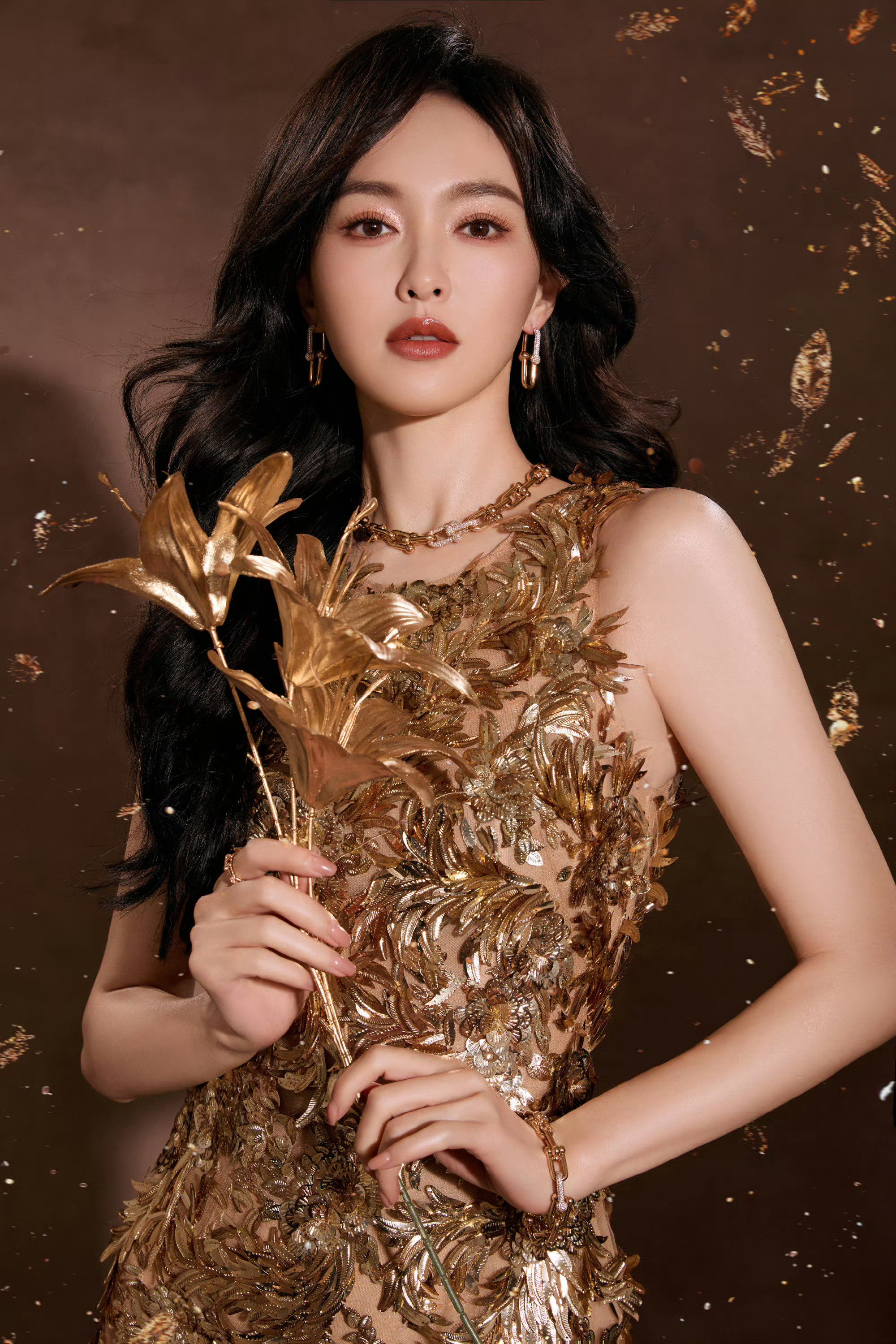 唐嫣 以金为冕，自带光芒