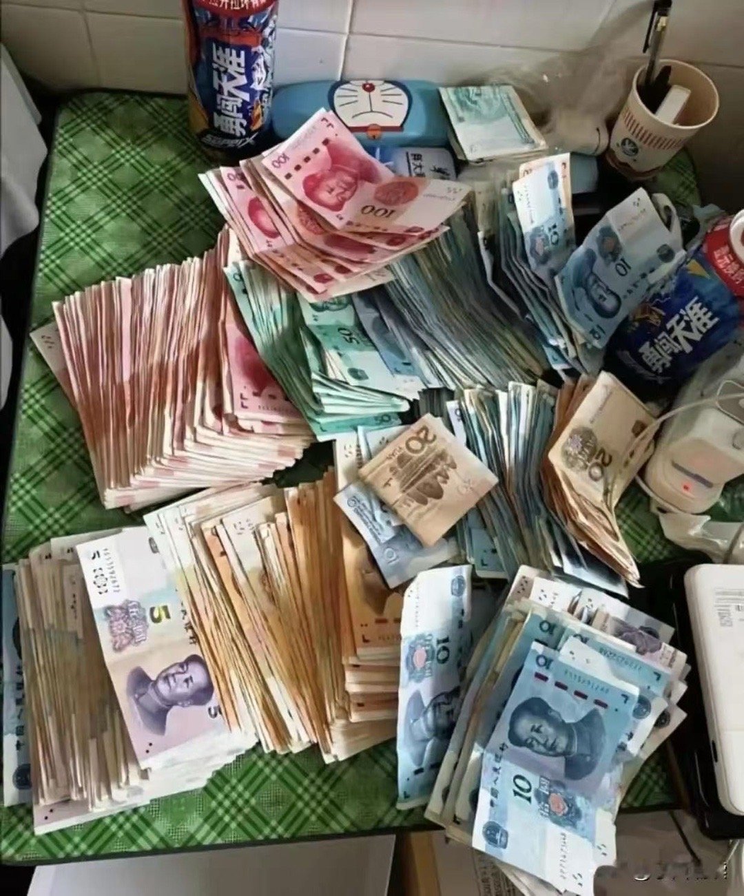 摆地摊一年居然赚得这么多你们觉得还可以吗