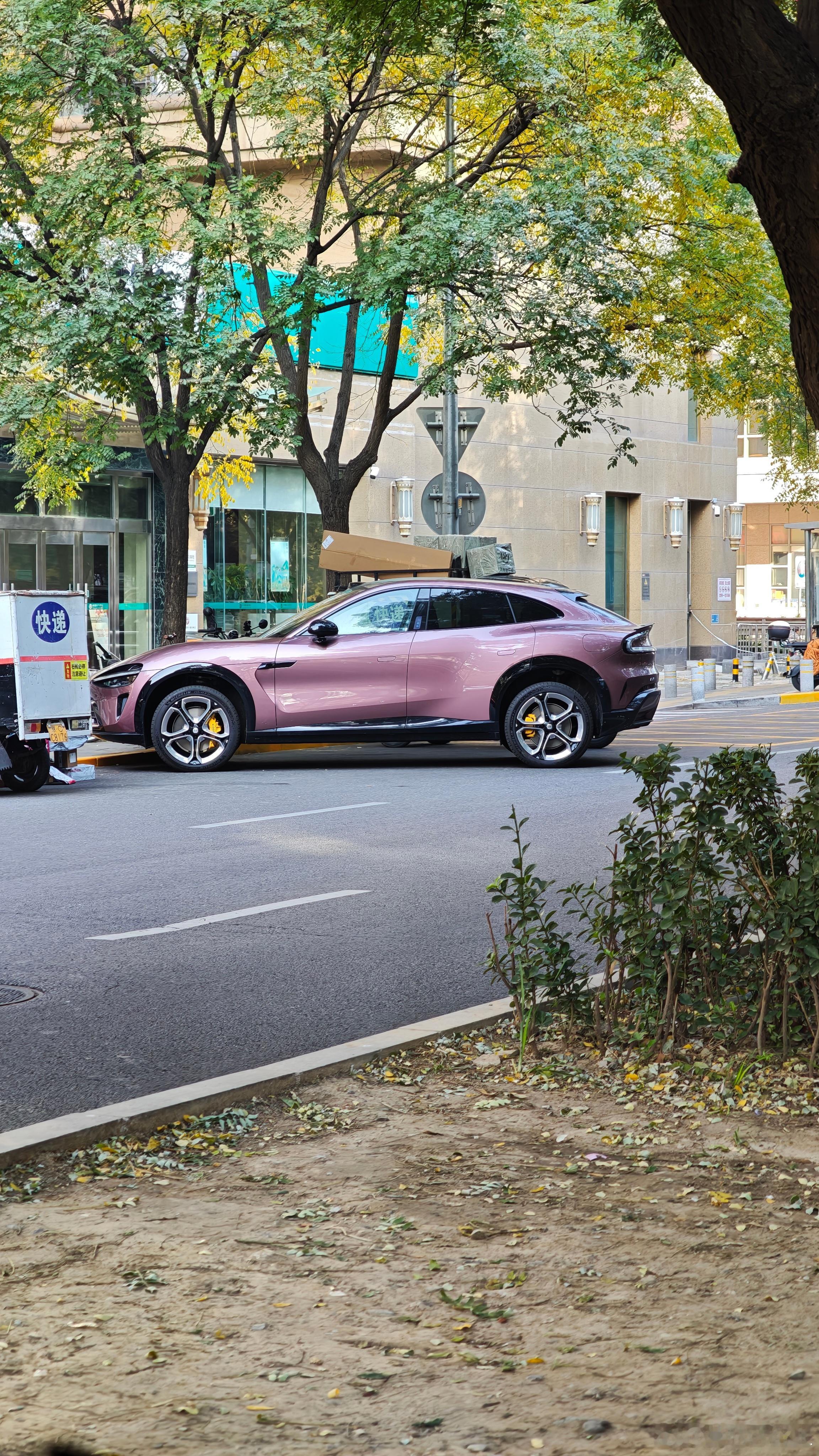 远远的看很高级设计是需要沉淀打磨的确实是种树十年后人有荫新能源大牛说​​​