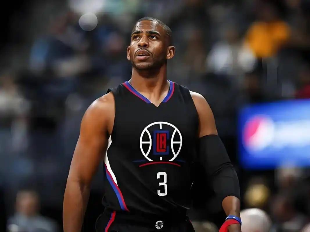 火箭用杰夫格林交易保罗是双赢火箭现在最缺控卫，能控场保罗最合适，并且得到他代