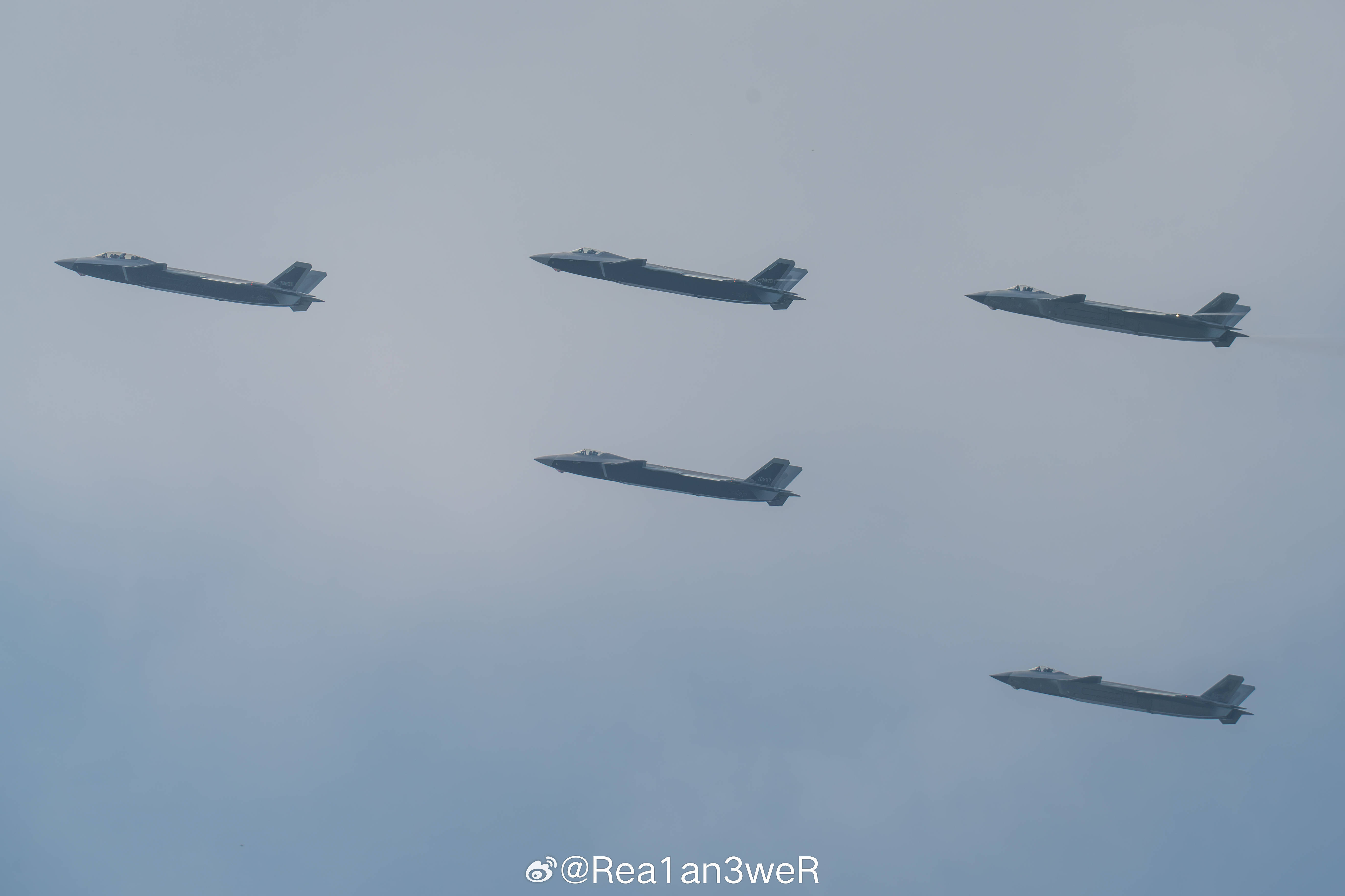 还有惊喜，歼-20A和歼-20S同时亮相，我空军已进入5.5代机时代！本以为9·