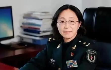 当初研发东风-17时，团队发现导弹飞行极易被外部干扰锁定。在场所有人都主张