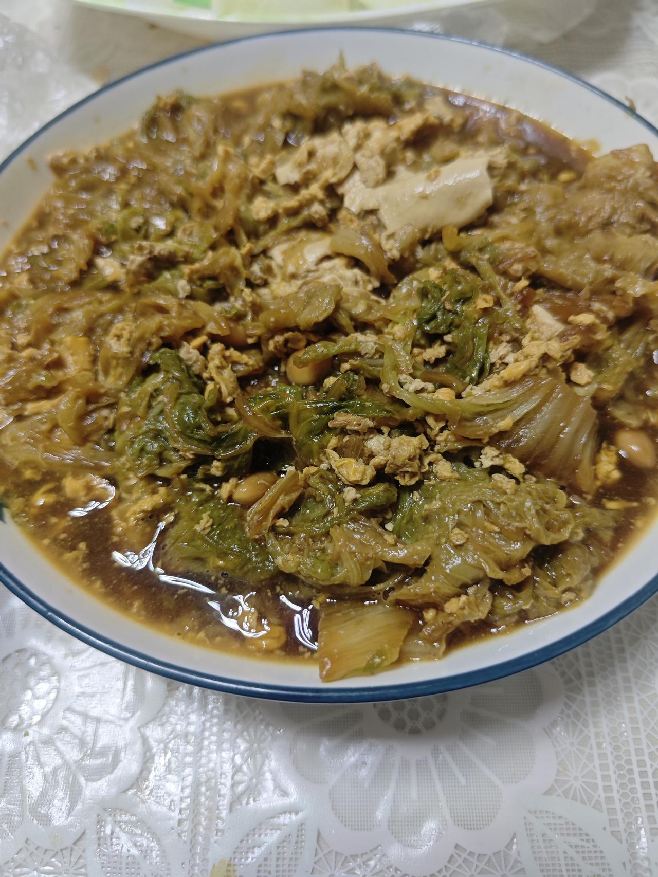 这是一盘什么菜，恐怕很少有人猜得出，那只有我介绍一下了！老伴去闺