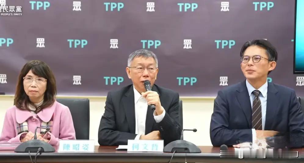 黄国昌这会儿心里很不是滋味。他当初可是带头响应民众党政策，放话说立委只干两