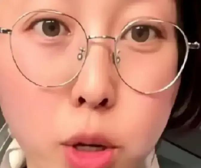 当“我有孩子”成为逃避承诺的盾牌，网络情感经济的最后一块遮羞布被撕碎了。郭杜的