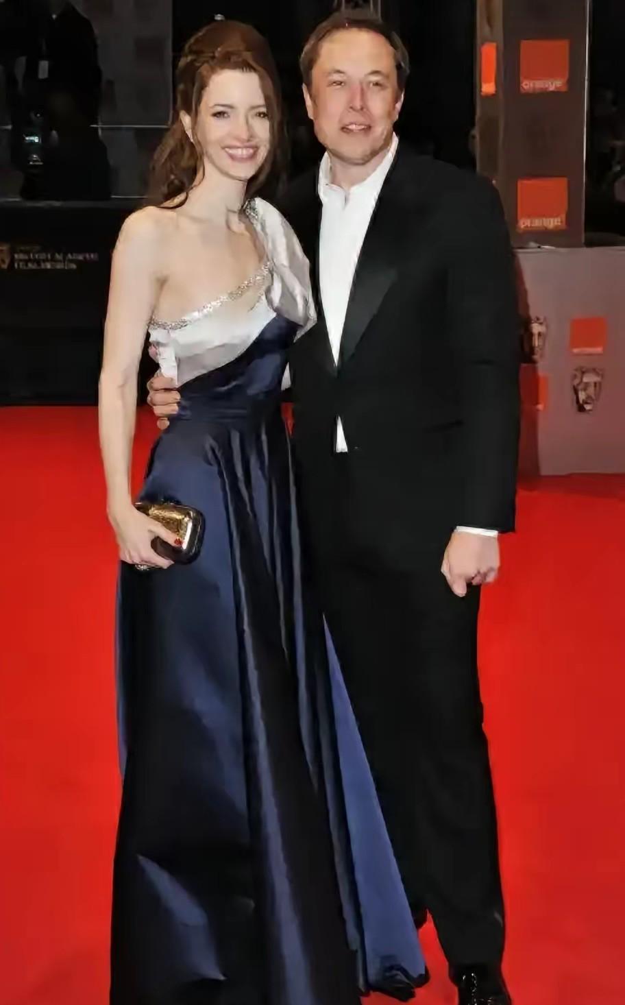 莱莉才是马斯克最爱的妻子，两个人志同道合，可惜没有生育孩子。或许这也是他们最终分