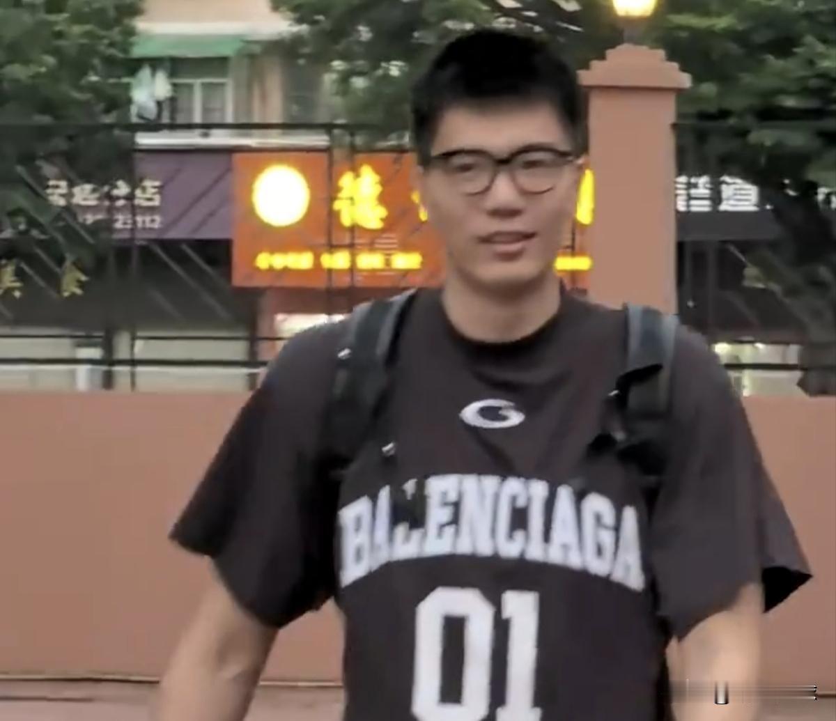 焦泊乔笑容满面，萨林杰无大碍，广东组建新塔群！今天，焦泊乔在宏远训练基地露面