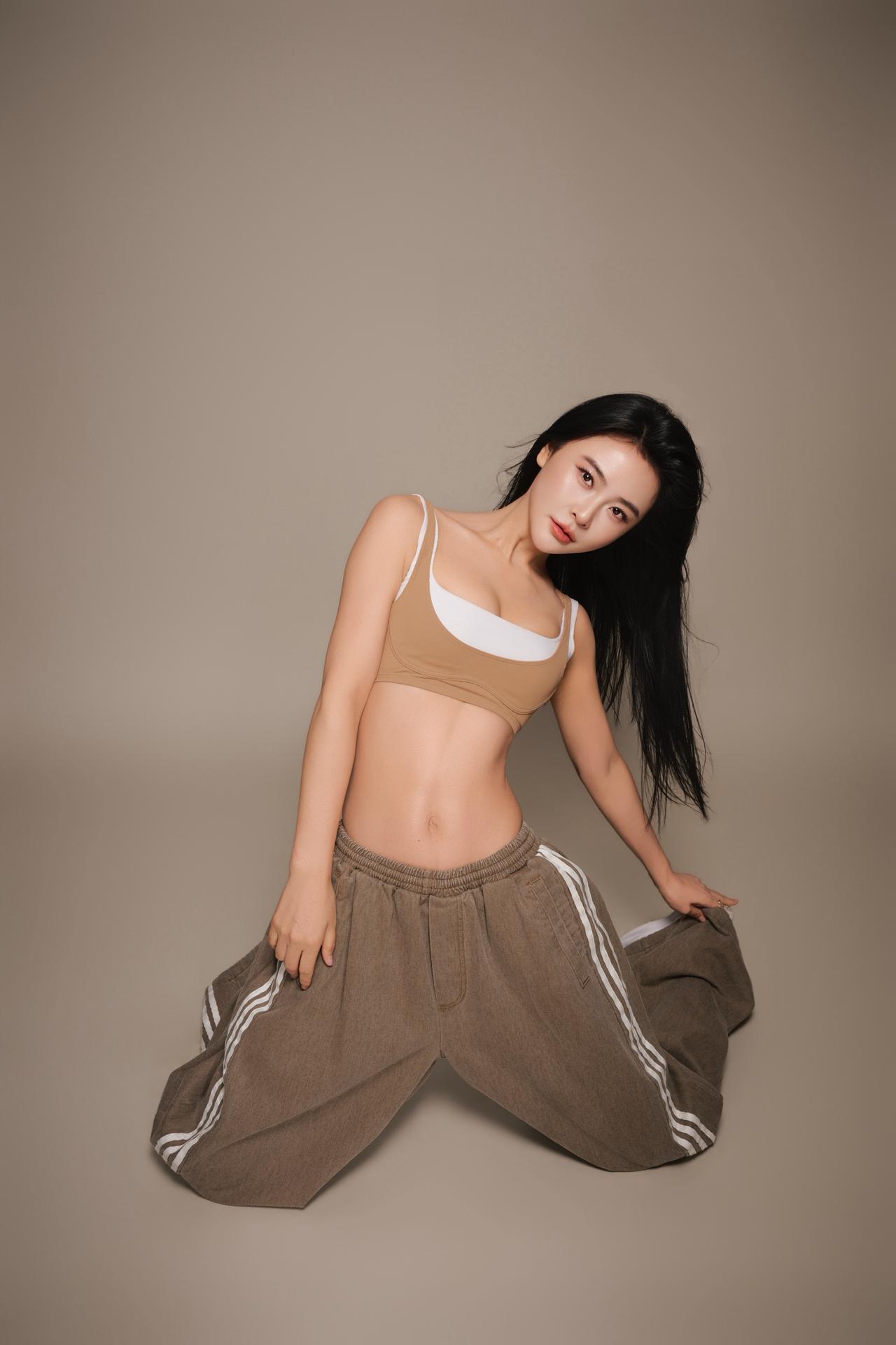 亚洲小姐冠军.吴丹.运动性感写真.秀马甲线