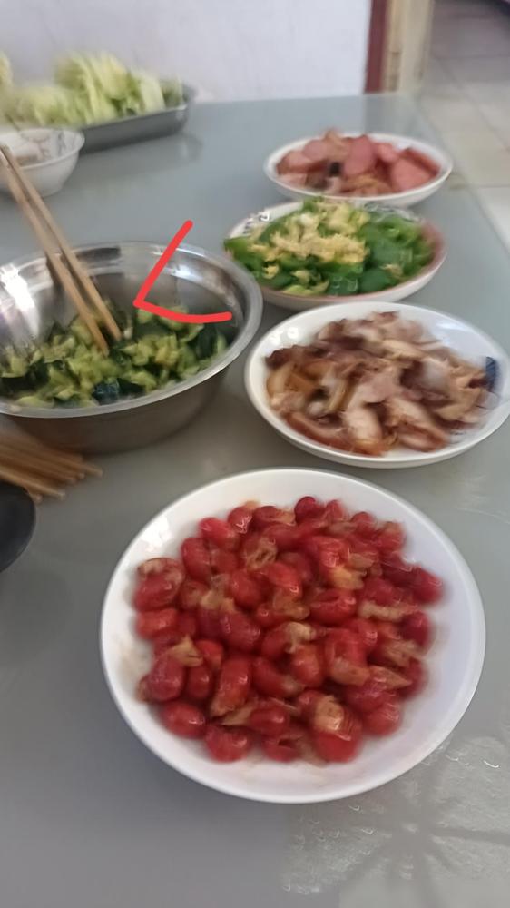我和我对象在一个挺大的企业工作这不五一放假了，回来之后去我叔叔家做客，我想着是我