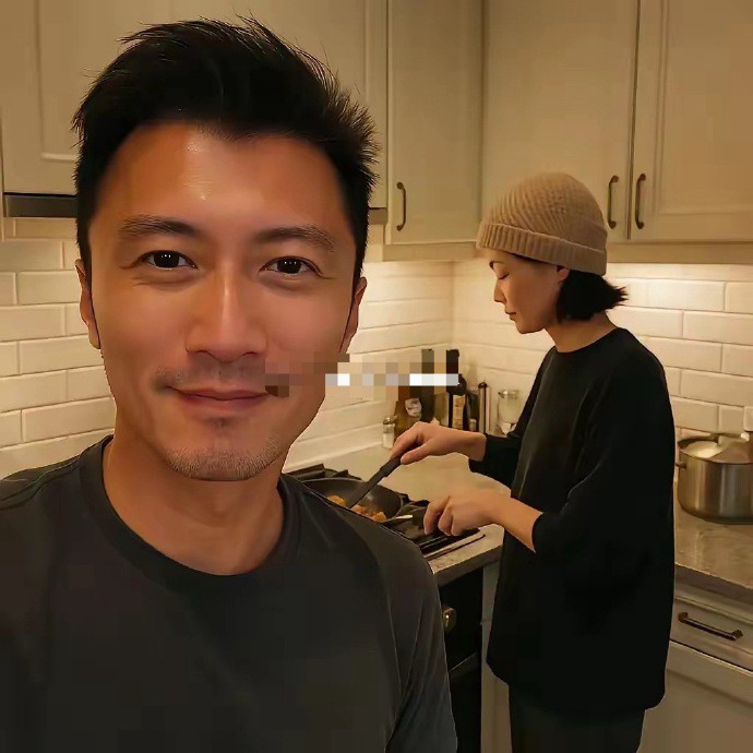 王菲只有和谢霆锋在一起才会笑的这么开心吧！