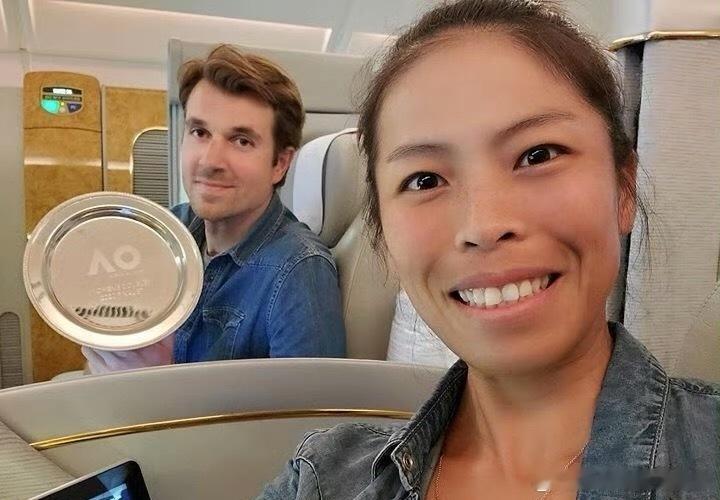 很久没有看到谢淑薇女士分享她法国男朋友的照片了，是分手了吗？以前天天秀恩爱，现在