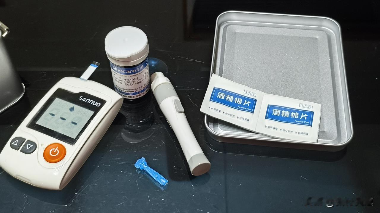 家里有糖尿病人的，真的别忽略测血糖之后的针头处理。之前在社区见过清运垃圾的阿姨