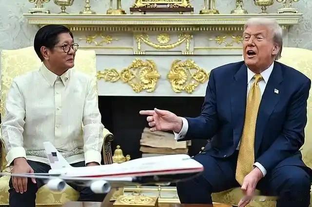 中国不能被动卷入冲突，无论是在黄岩岛还是仁爱礁菲律宾已经失去控制权，在陪菲律宾炒