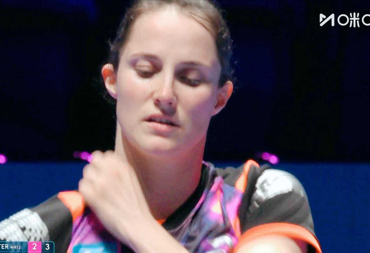 我去！王艺迪真是倔人，直接不听于子洋的！结果就是连输3局。前两局温特连赢