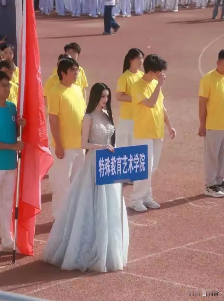 西安美院的宸玥，承认做过这些美容：1、双眼皮：宸玥原生的双眼皮窄，通过医