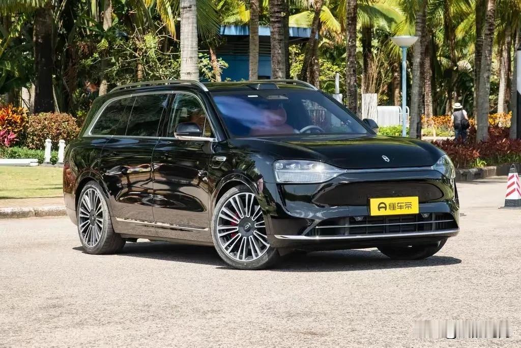 问界M9有增程与纯电两个版本，增程版46.98万起，纯电版50.98万起，全系有