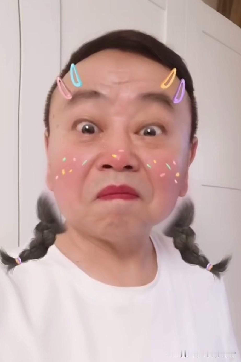 老潘又出来作妖了，他可能认为自己做的每一个动作、每一个表情都很搞好，其实他想多了
