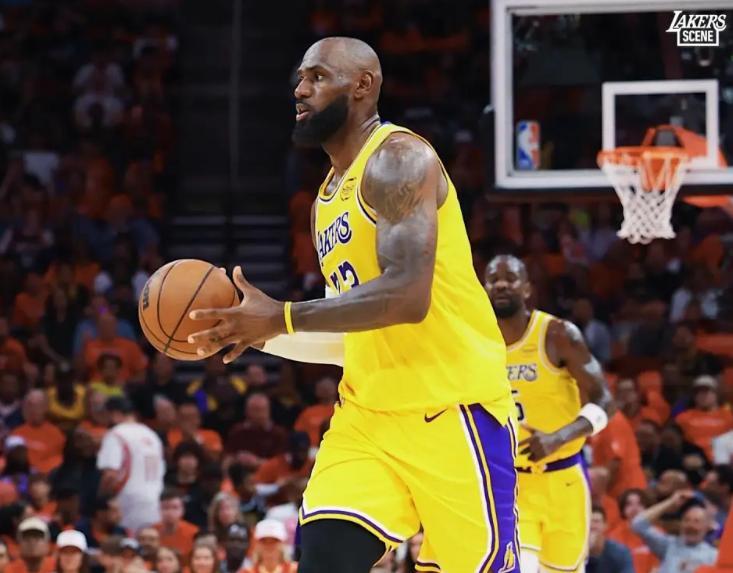 湖人首轮G3叒胜火箭，这两人堪称累赘！第一个，首发中锋艾顿，进攻端得不了分，防