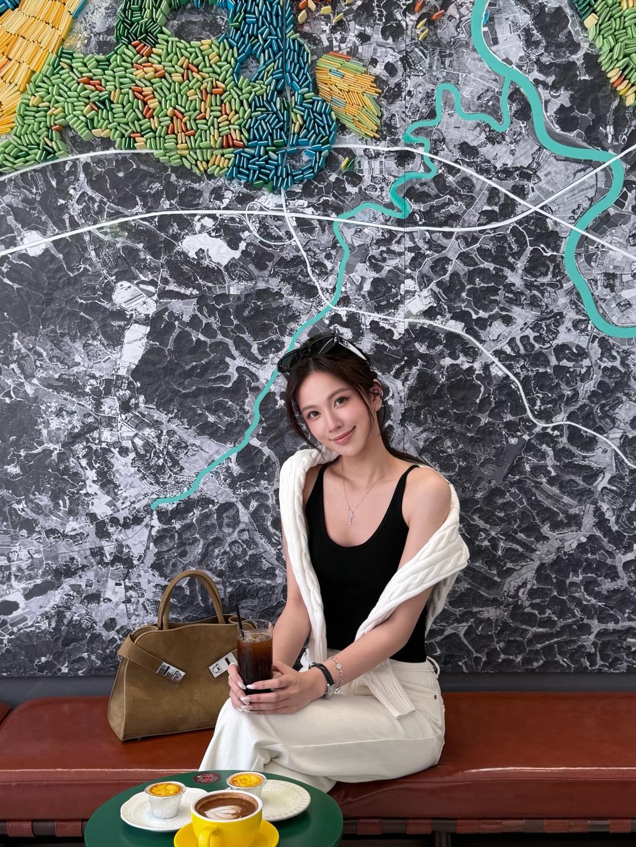 茶香满座，笑语盈盈