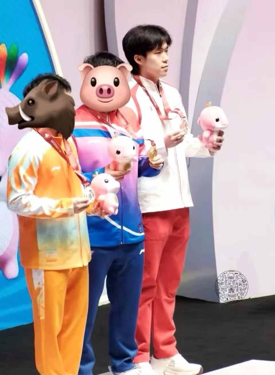 刷到这张图片，总被一些粉丝一次次刷新认知！真不知说什么好。这种P图是有多嫉妒，多