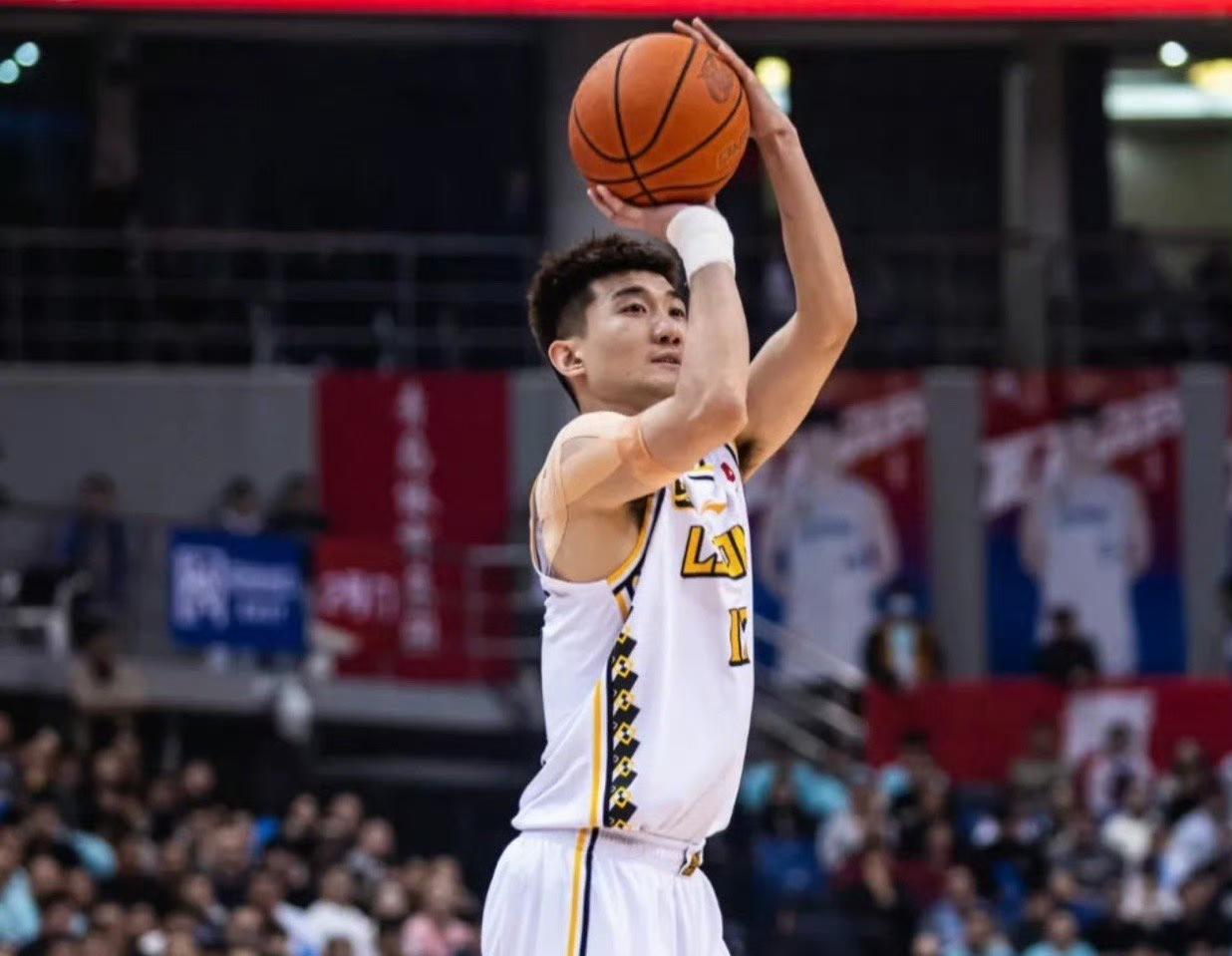 有一说一，今日孙铭徽和贺希宁的表现根本不在一个级别！！孙铭徽：本场首发上场18