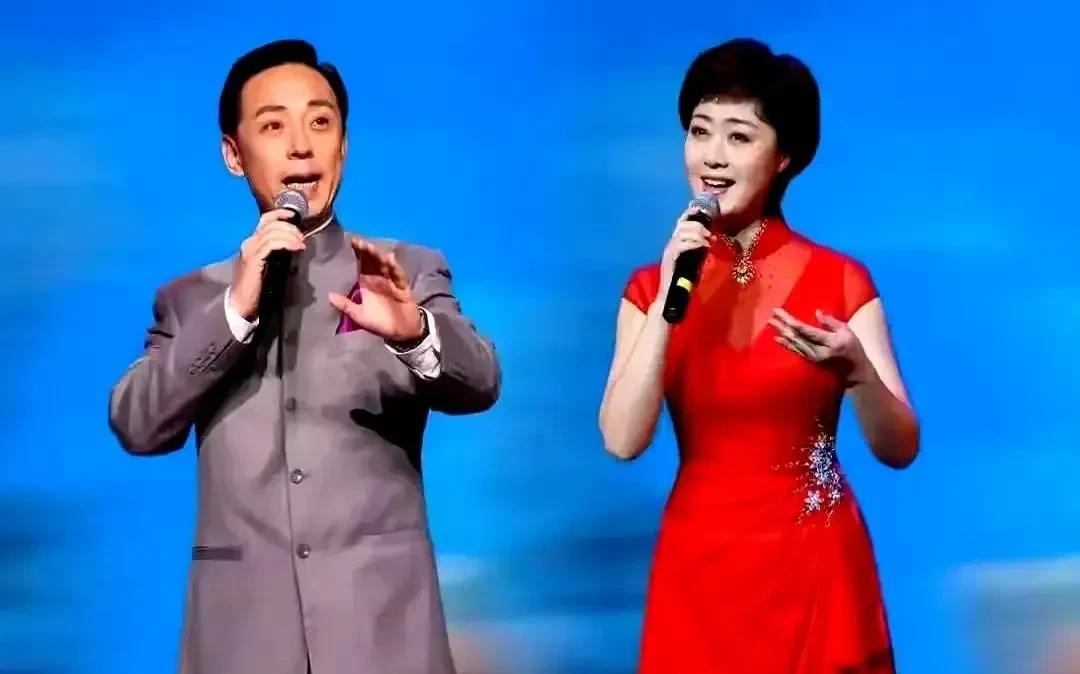 这是李胜素和于魁智两位老师的一张合影，一个是京剧第一美人，秀外慧中国色天香。一个