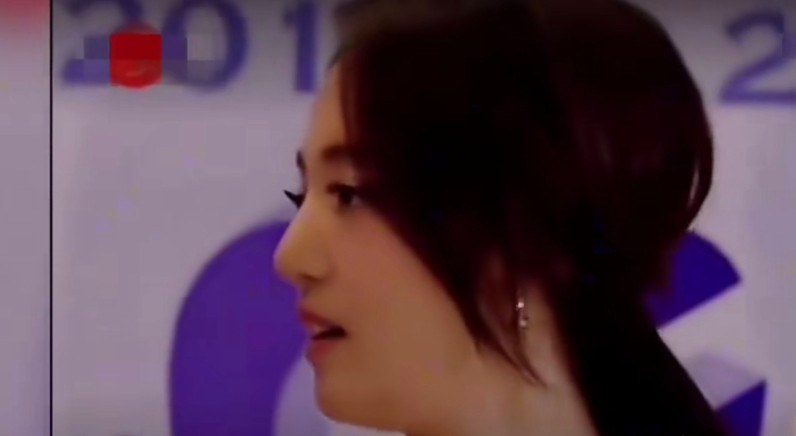 过气明星吃女儿红利了！董璇女儿高舒乔，小名酒窝，2016年出生。才9岁，因为太美